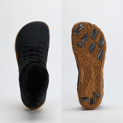 Musta Vaistoa Hurmos 2 -paljasjalkamaihari kuvattuna ylhäältä ja alhaalta. Kuvassa näkyy kengän anatominen varvastila ja pitävä Vaistoa Pitoa™ -pohja.